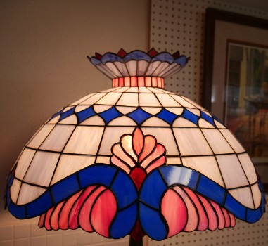 04-23 Tiffany lamp on